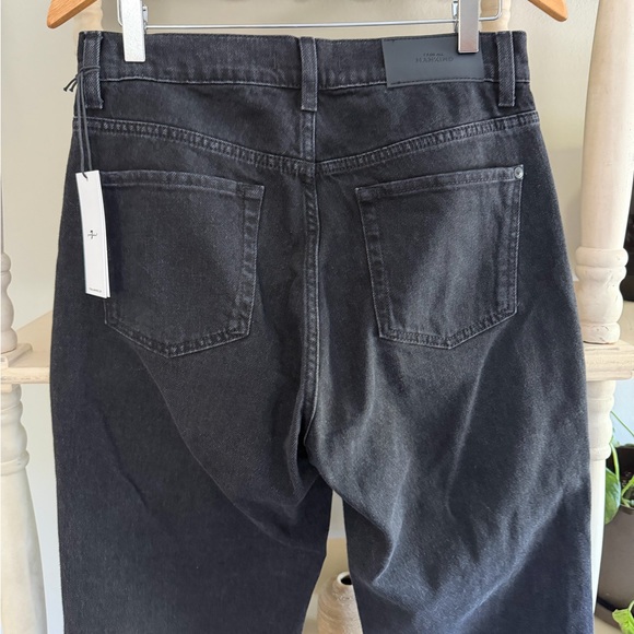 7 For All Mankind Logan Stovepipe Jeans in Thunder (28) - Picture 5 of 14